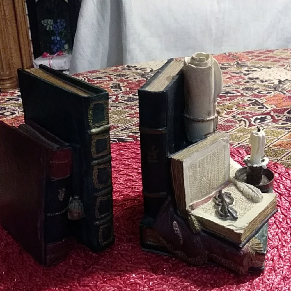 SALE Highly detailed bookends